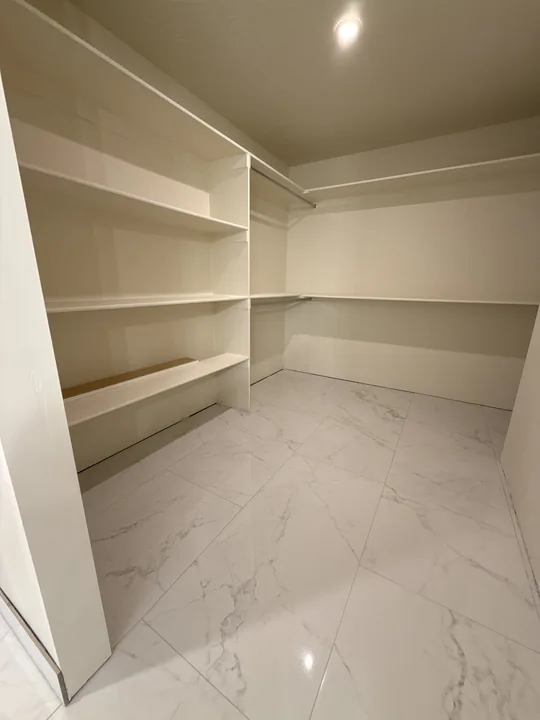 Two Story — Finished home surfaces and appliances
