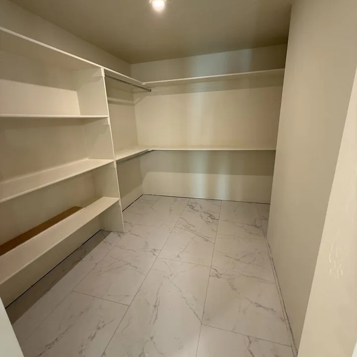 Two Story — Finished home surfaces and appliances