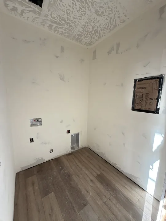 3 Bed / 2 Bath + Casita — Finish flooring before cabinetry